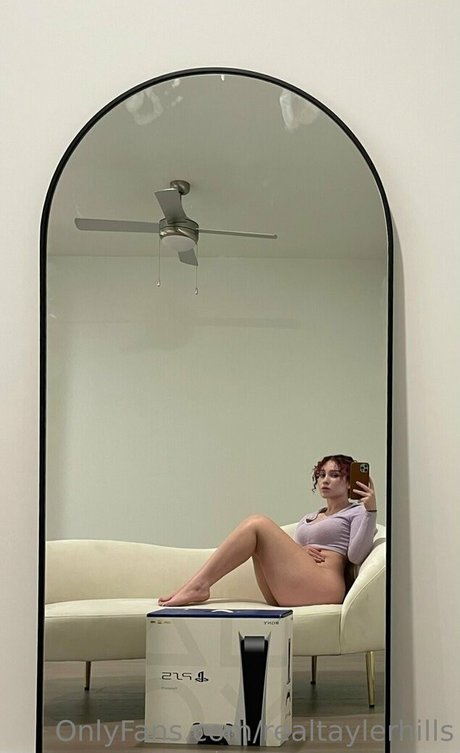 realtaylerhills naked model galleries