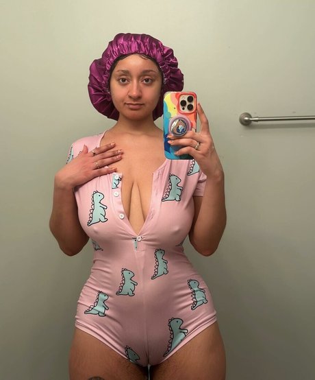 DelilahMoonx naked pornstar pic