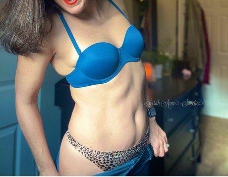 Sarah Anne Sweetie star hot picture