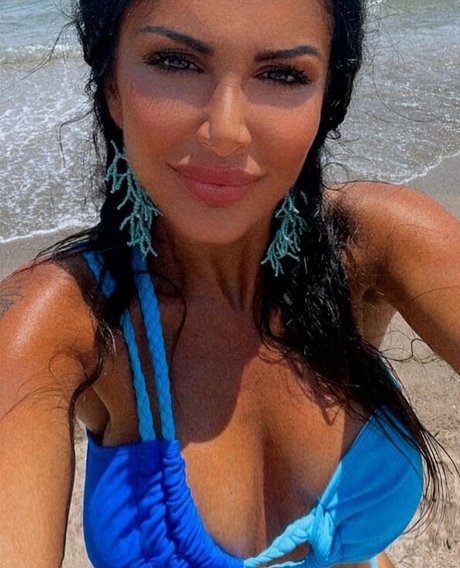 Ginia 900 Profile pic