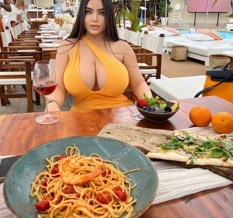 Noure Sahli pornstar pretty pictures