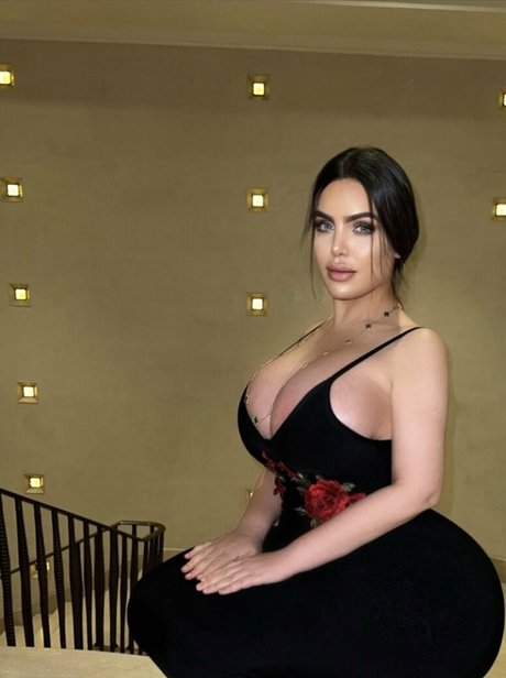 Noure Sahli model erotic image