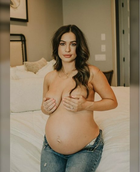 Avery Woods free model pics