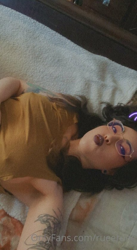 rueeruee erotic star pictures