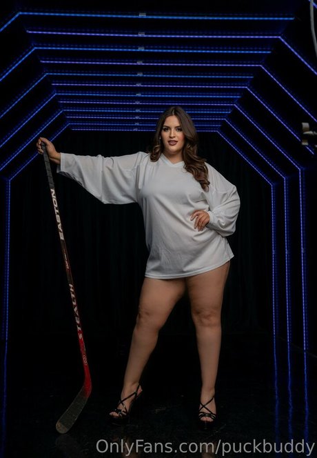 puckbuddy pornographic model pic