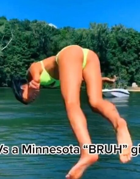 Yellowsnowbb porn model pic