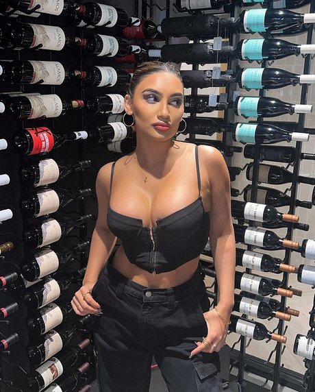 simmykk nude actress pictures