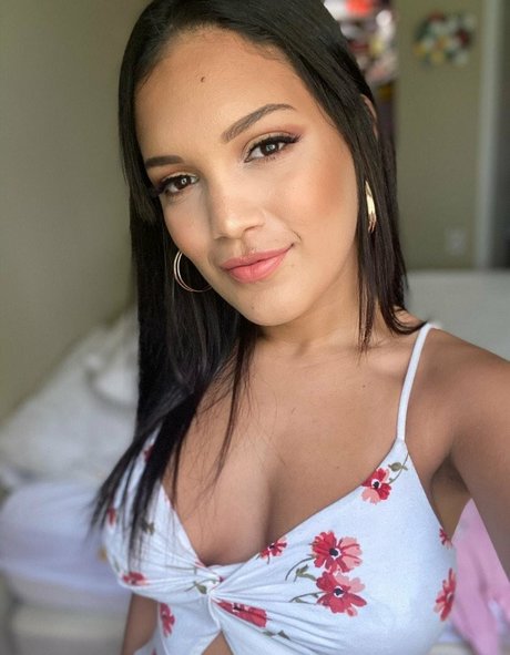 Alina Belle nude star img