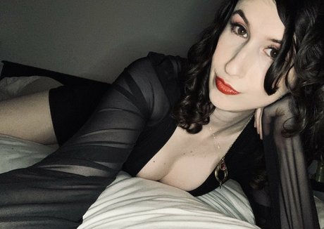 Bloody model high quality galleries