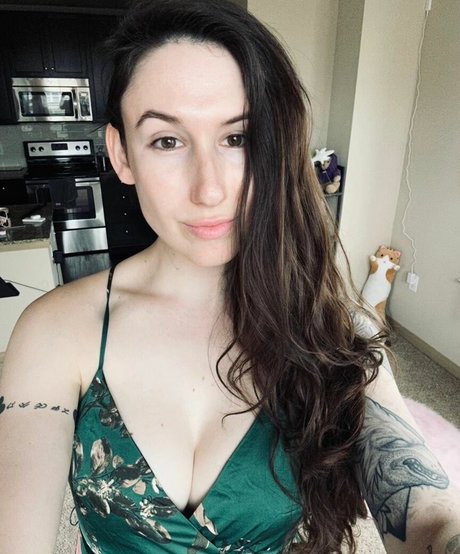 Bloody perfect model photos