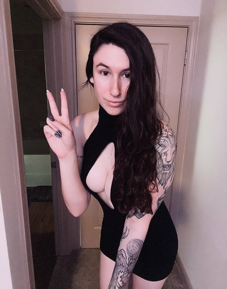 Bloody pretty actress pics