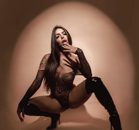 Thai Porgatto star erotic photo