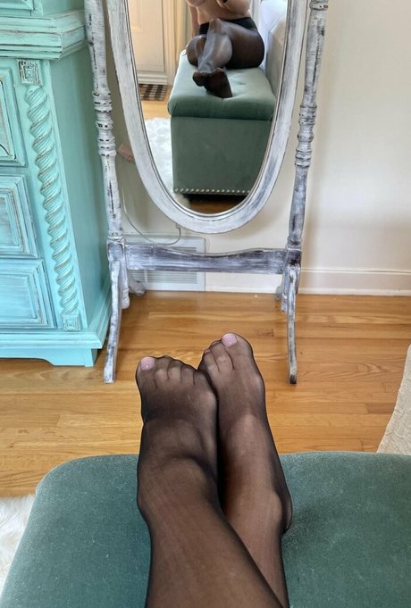 Theresa Edward model art pic