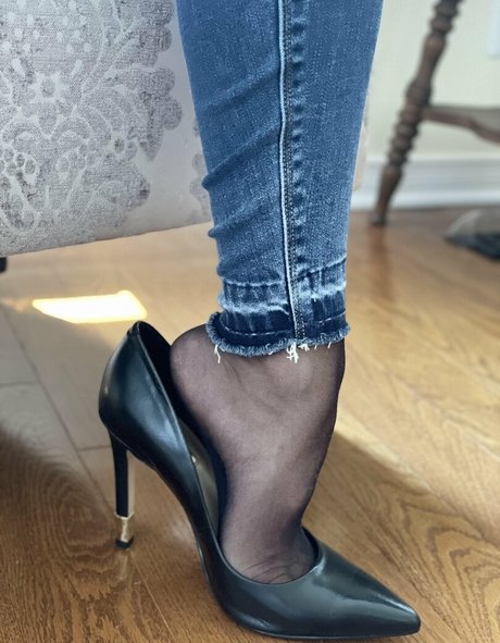 Theresa Edward nude star pic