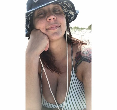 tallnerdywoman pretty model img