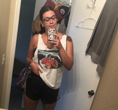 tallnerdywoman art model photo