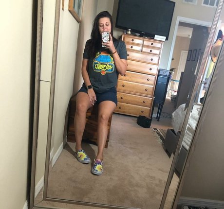 tallnerdywoman actress img