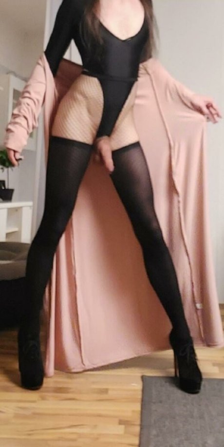 justMiia nude star image