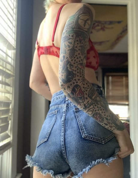 somesweetfruits sex model photo