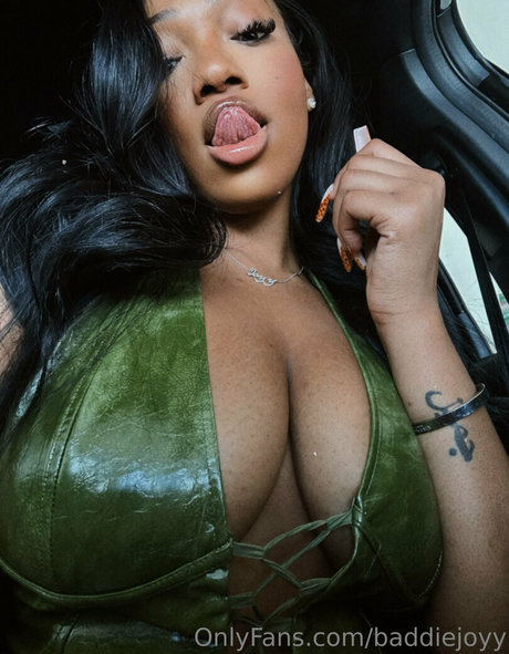 baddiejoyy pornstar adult pics