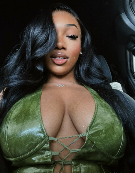 baddiejoyy xxx model pics