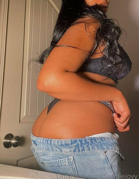 baddiejoyy pretty model pic