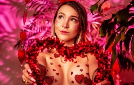 Alexiagwen model exclusive image