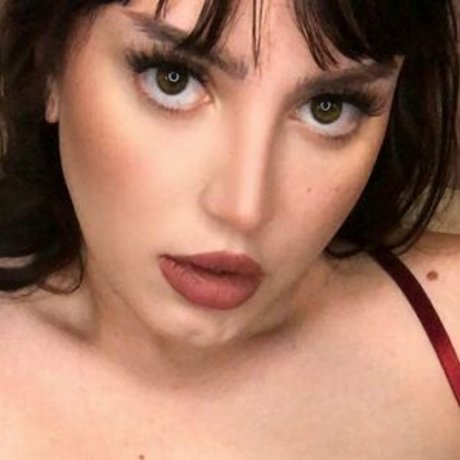 SacraLuna hot model pictures