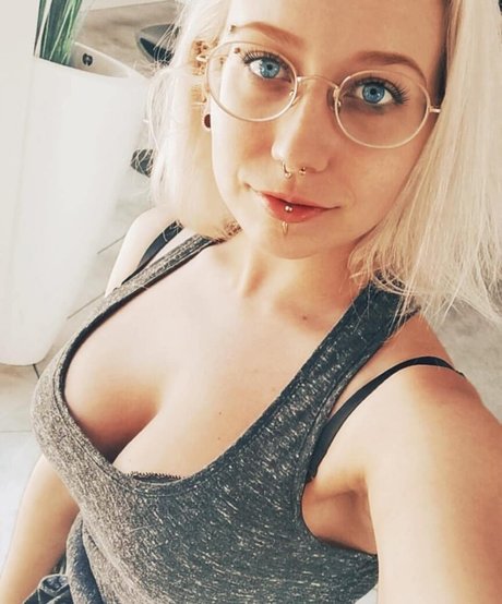 Methvespertine sex model photo