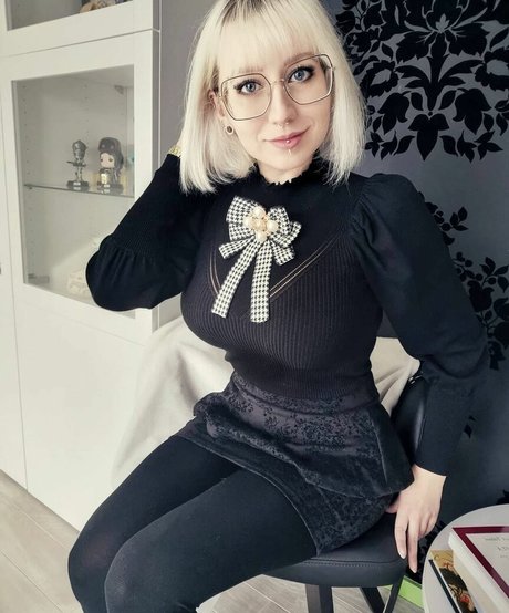 Methvespertine model hot pictures