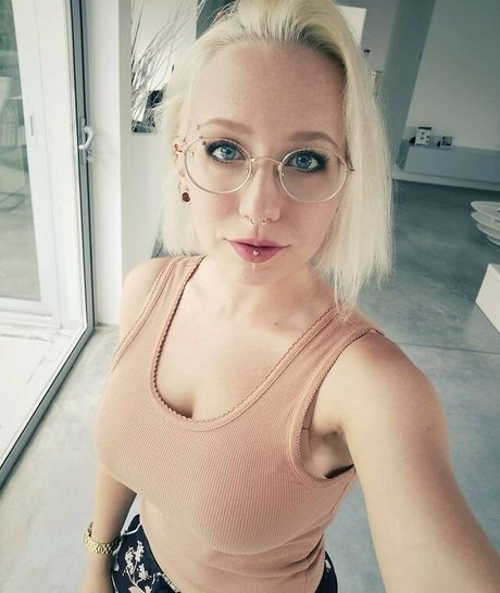 Methvespertine hot star pic