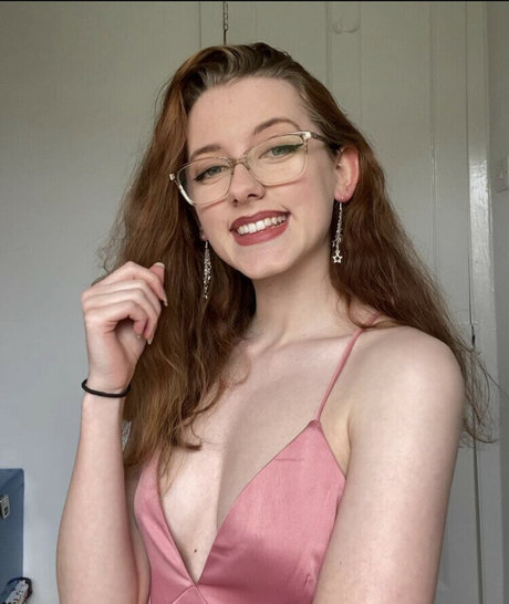 Em Cavell star erotic photos