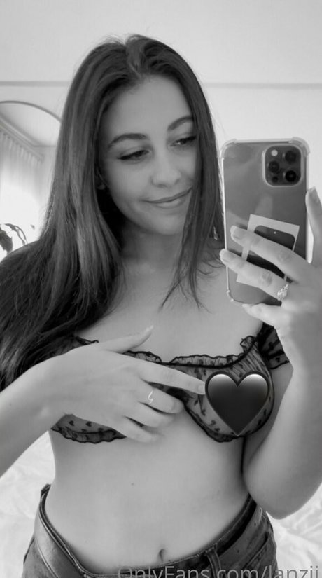 lanzii nudes model pics