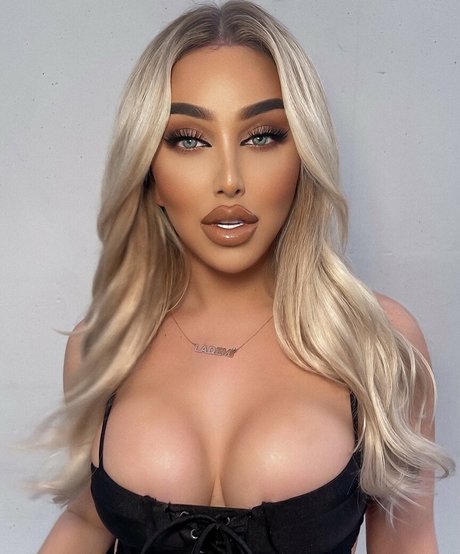 La Demi model hd image