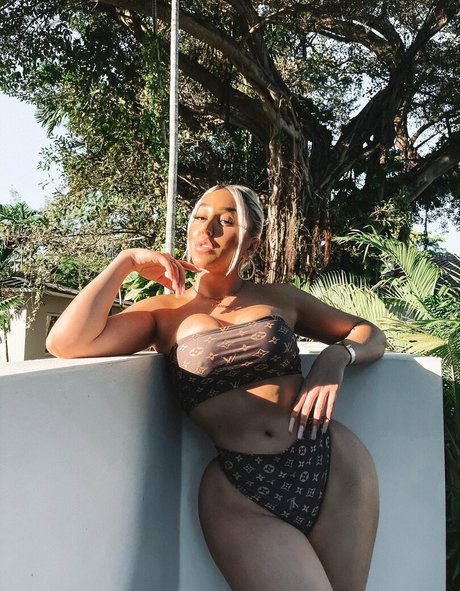 La Demi exclusive pornstar photos