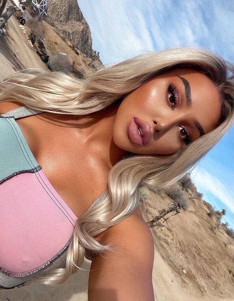 La Demi pornographic model pics