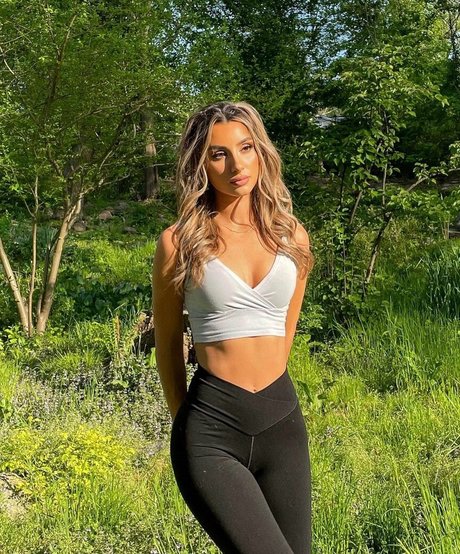 Adriatiles beautiful actress images