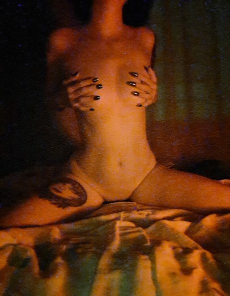 Darkersidejewel exclusive pornstar gallery