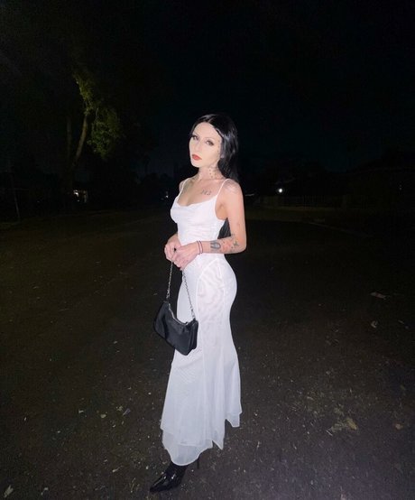 Layla Shapiro model high quality image