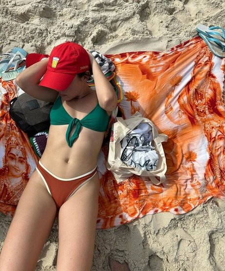 Valentina Bandeira erotic model image