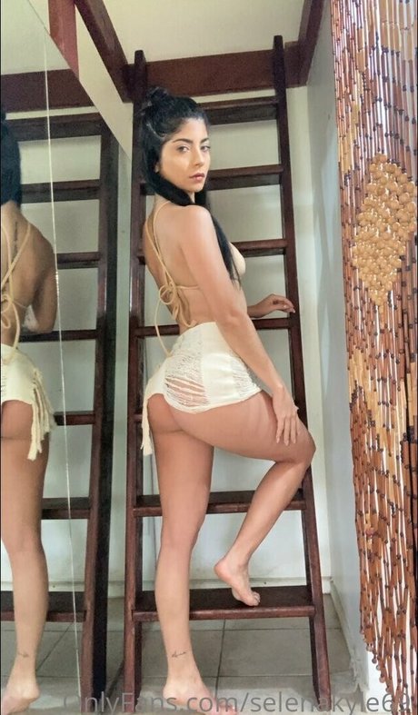 selenakyle69 pretty model image