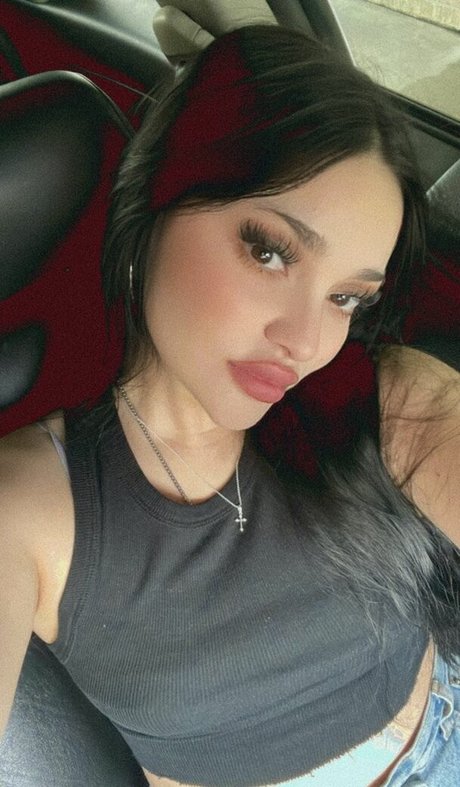 bernaarose model naked image