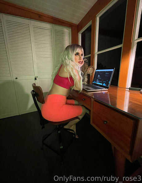 cute onlyfans free naked image