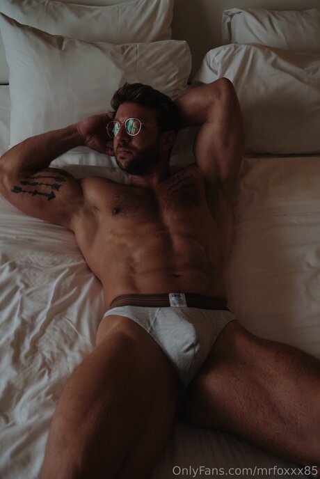 Mrfoxxx85 porn model pictures