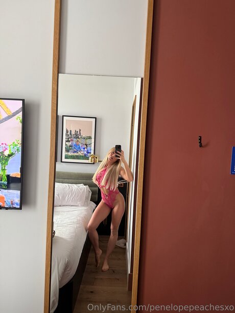 Penelopepeachesxo perfect pornstar pics
