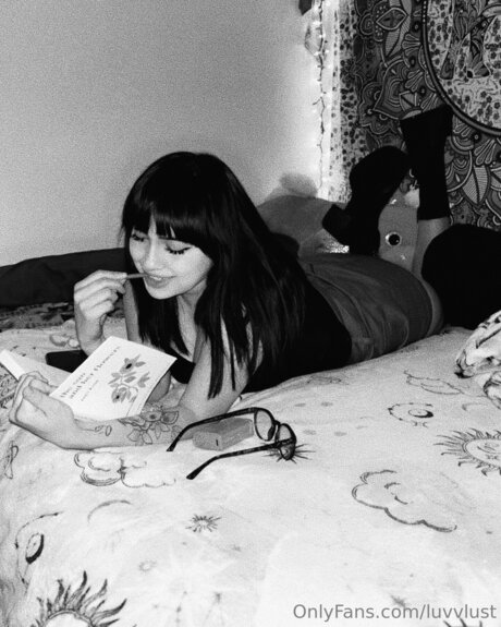 Januarymarii nude actress photo