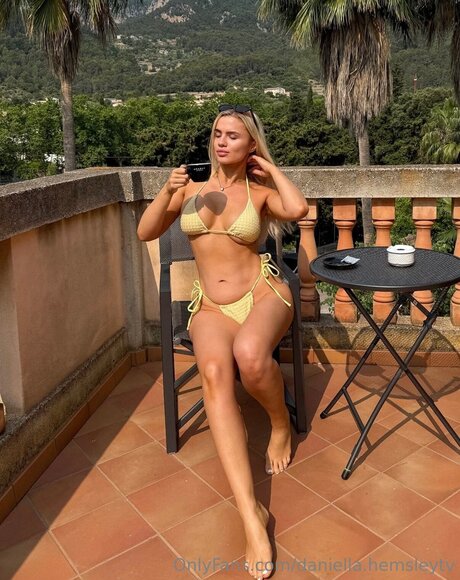 Daniella Hemsleytv sexy star pics