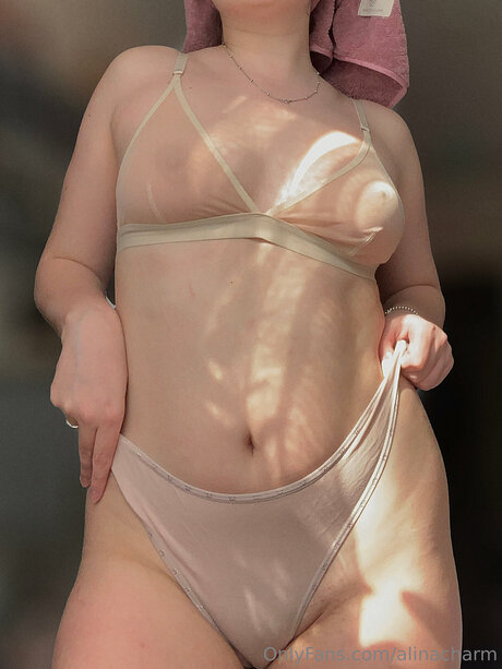 Alinacharm adult star galleries