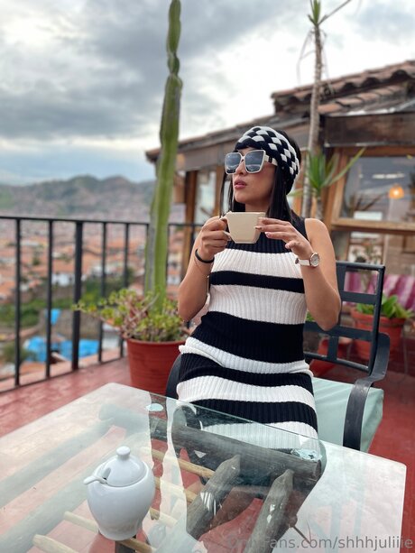 Shhhjuliiie nudes actress img