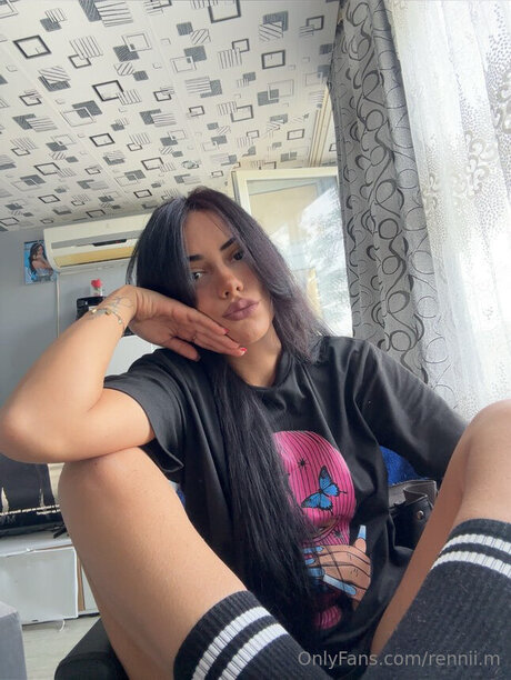 Rennii M nice actress pictures